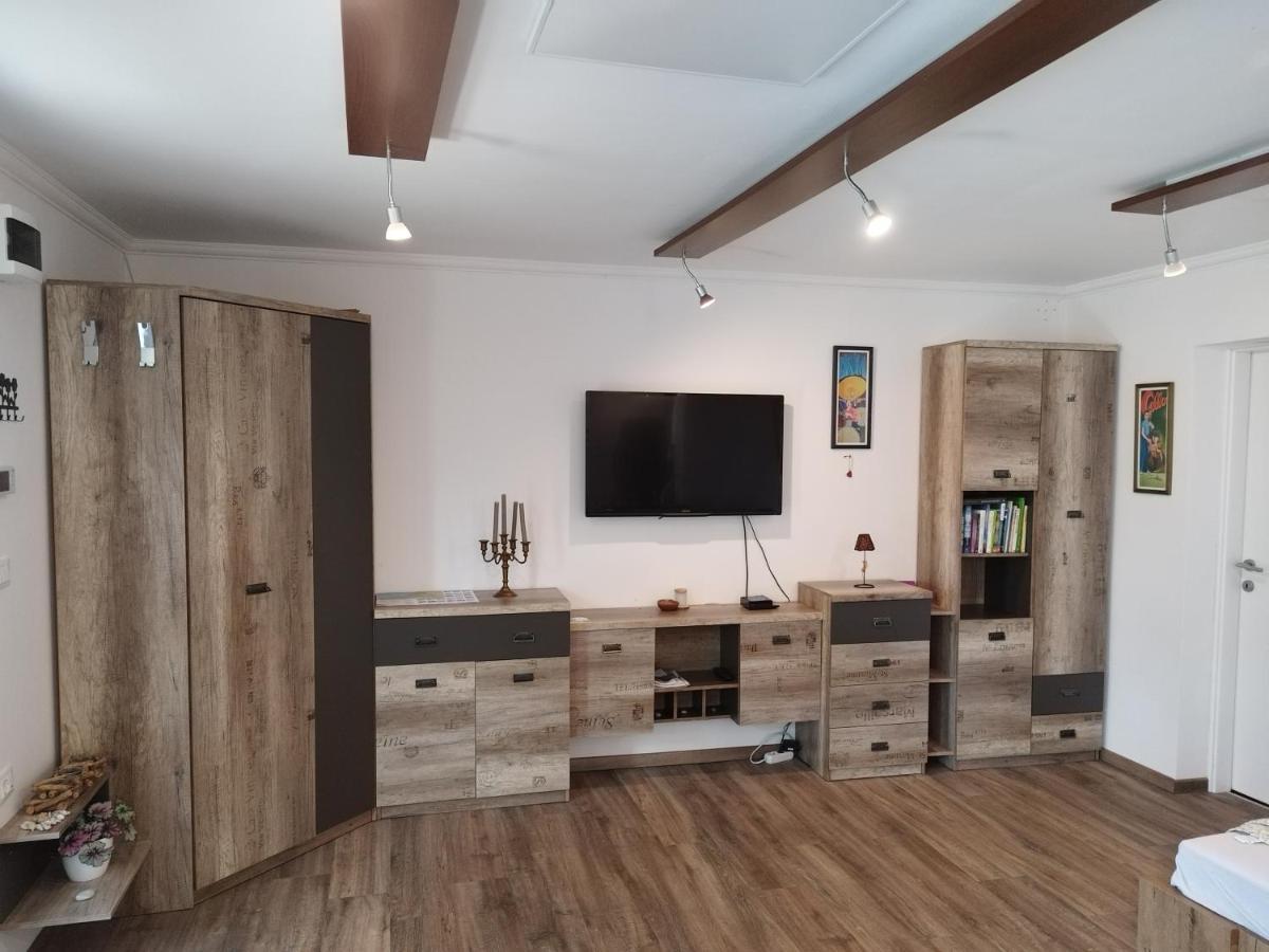 Apartma Salvia-Guest House Lucija Ngoại thất bức ảnh
