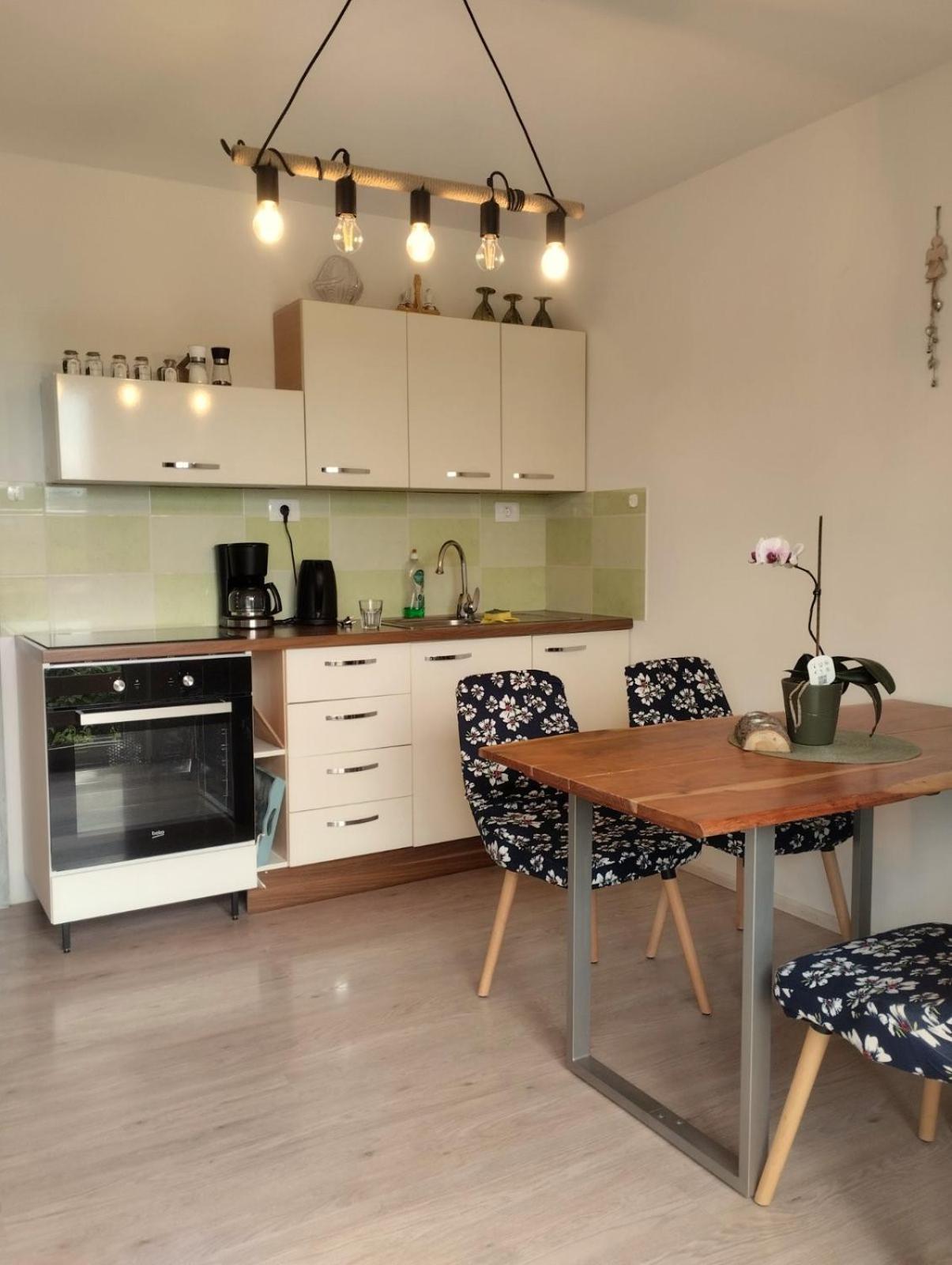 Apartma Salvia-Guest House Lucija Ngoại thất bức ảnh