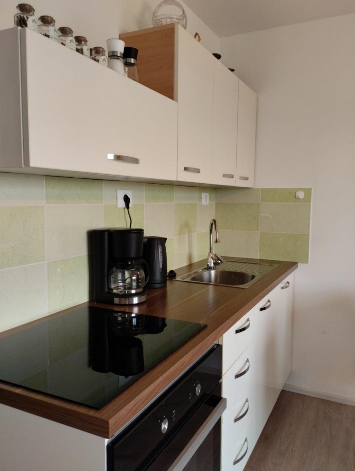 Apartma Salvia-Guest House Lucija Ngoại thất bức ảnh