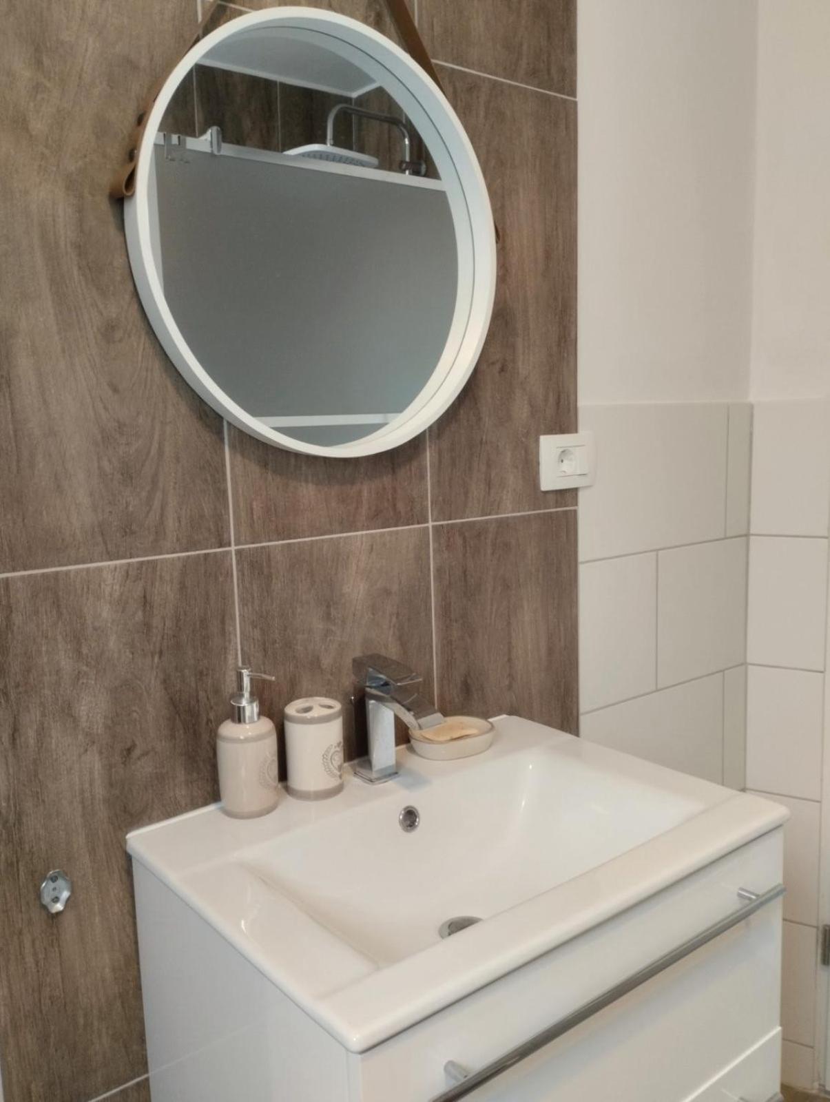 Apartma Salvia-Guest House Lucija Ngoại thất bức ảnh