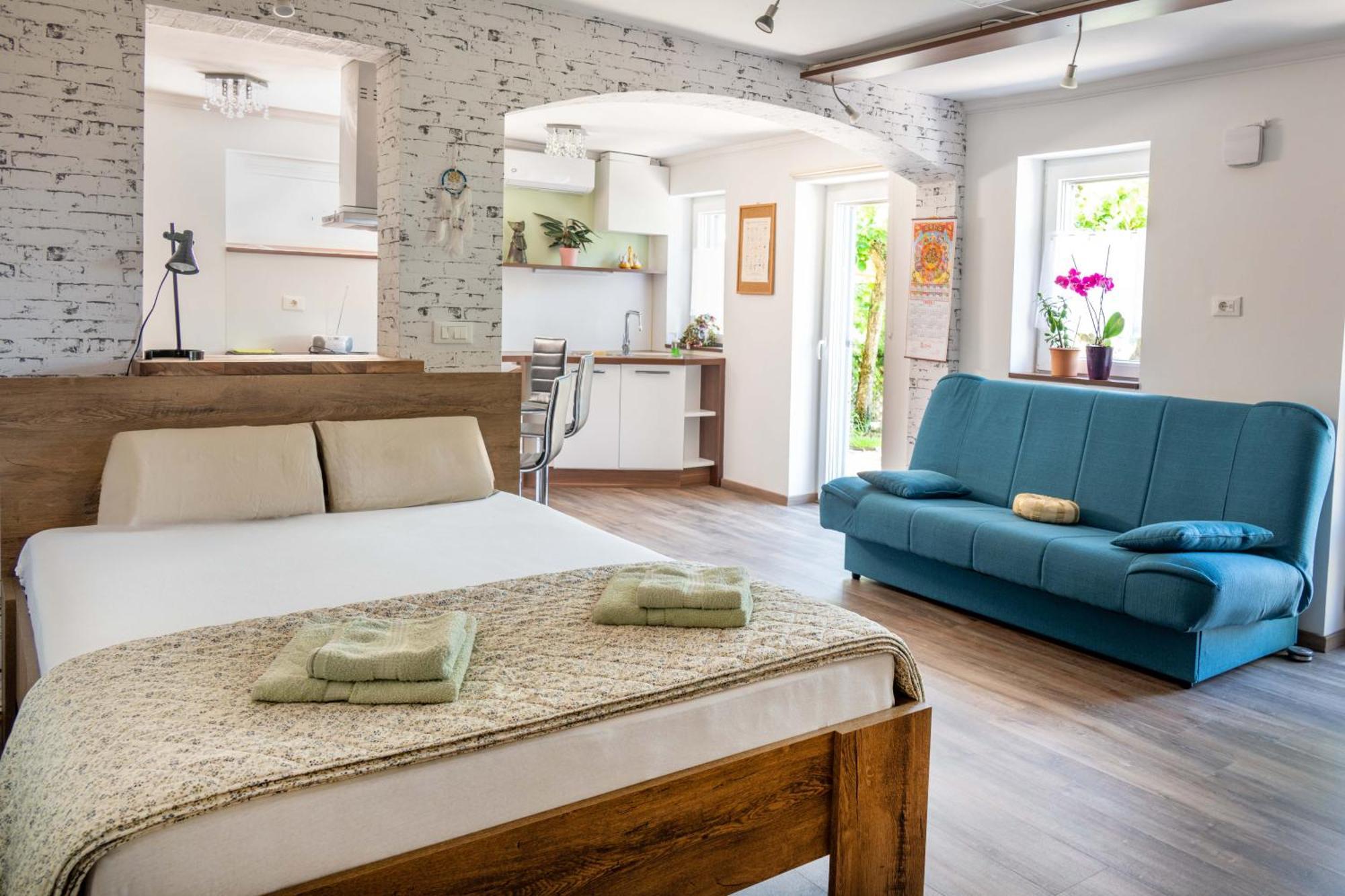 Apartma Salvia-Guest House Lucija Ngoại thất bức ảnh